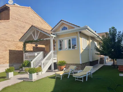 Casa amarilla después