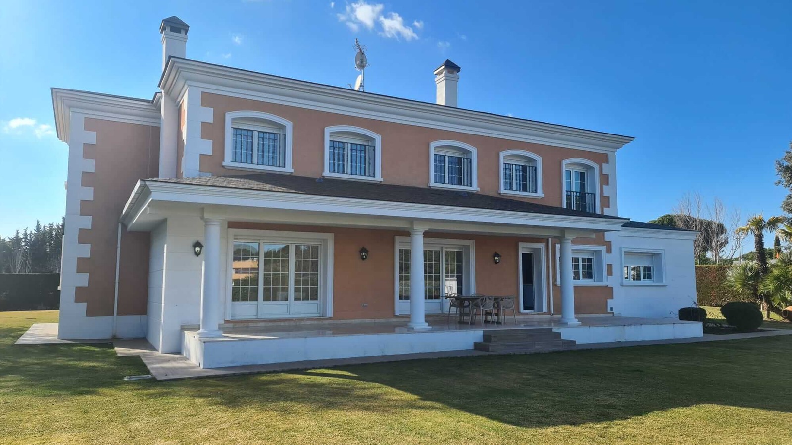 Casa exterior clásica